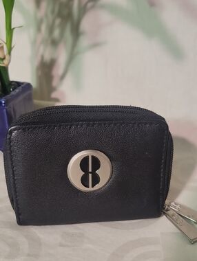 Black Leather Multi Card Zip Wallet with Silver Accent